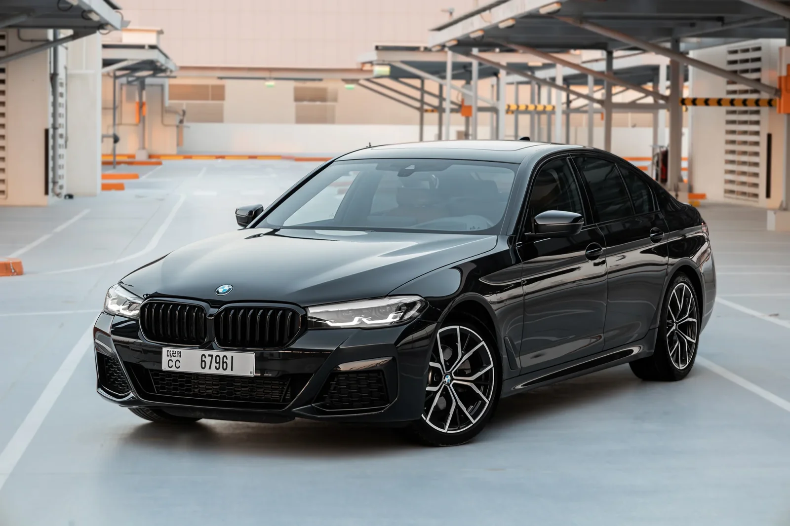 Affitto BMW 5-Series  520i  Nero 2023 in Dubai