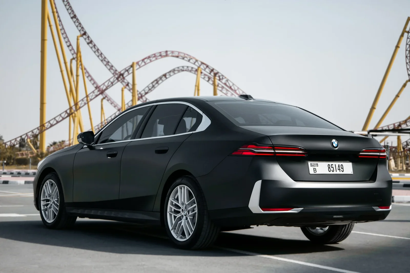 Kiralık BMW 5-Series 520 New Gen Siyah 2024 içinde Dubai - 12 