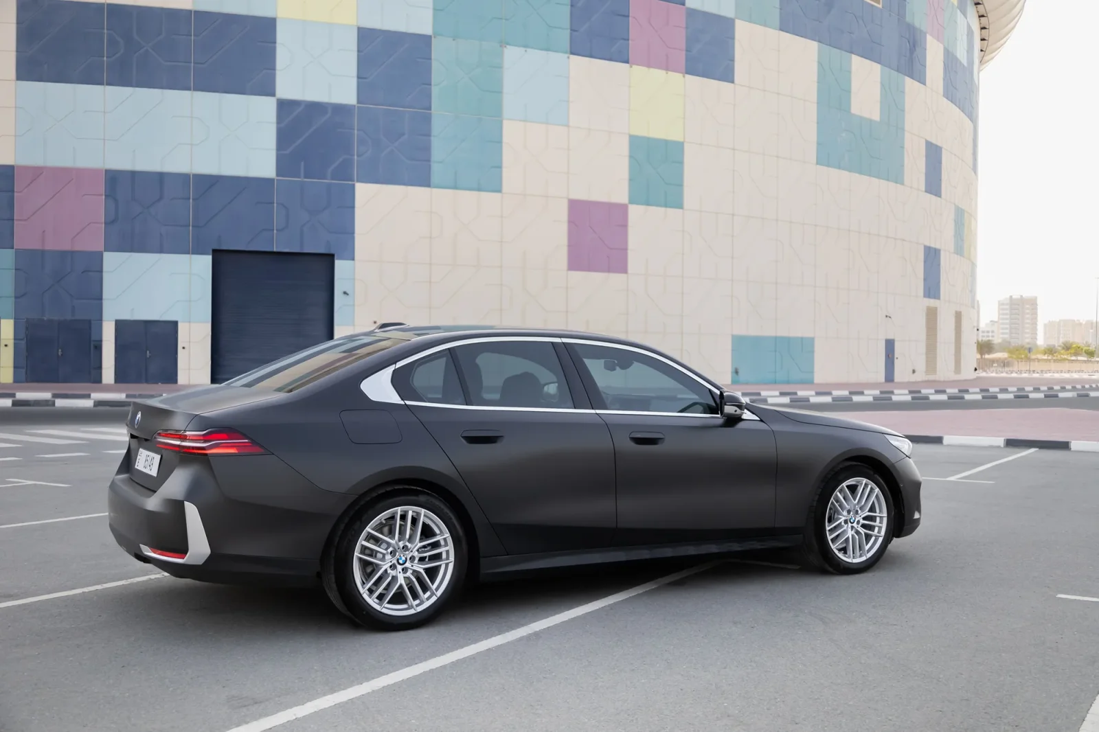 Kiralık BMW 5-Series 520 New Gen Siyah 2024 içinde Dubai - 10 