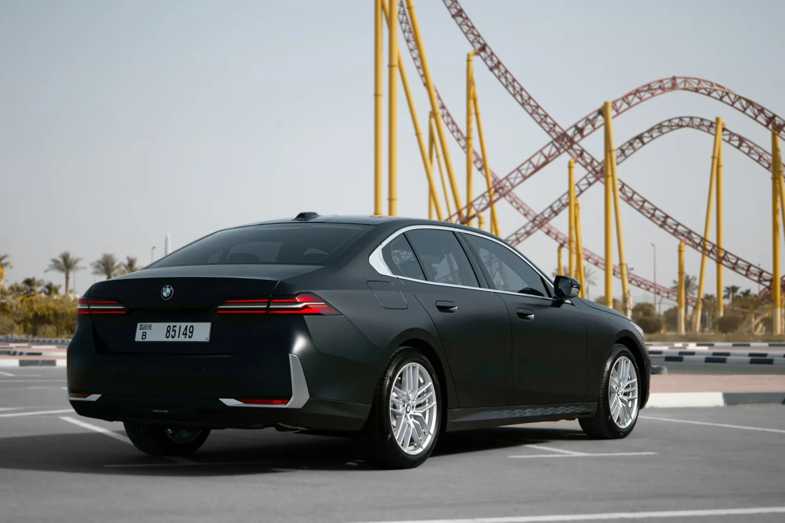 Kiralık BMW 5-Series 520 New Gen Siyah 2024 içinde Dubai - 11 