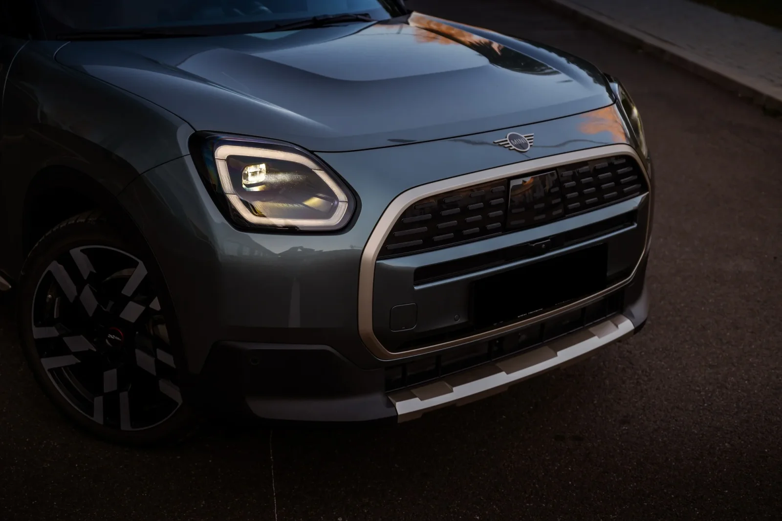Affitto Mini Countryman E Grigio 2025 in Dubai - 5 