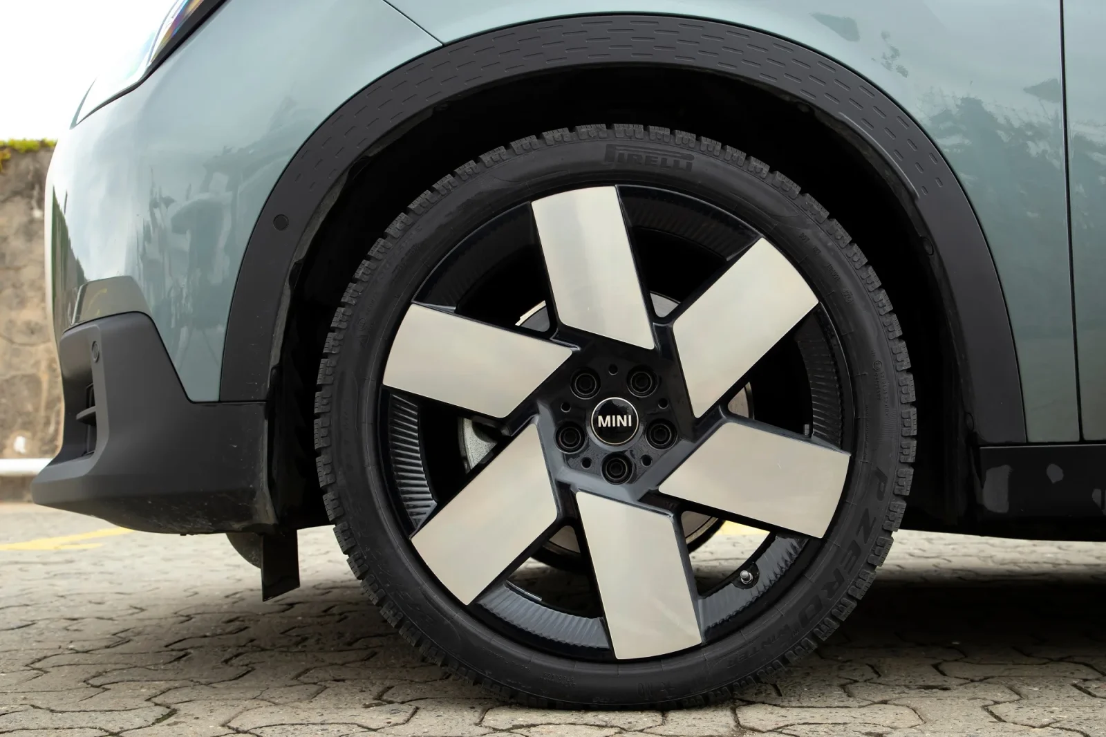 Miete Mini Countryman S Grau 2024 in der Dubai - 8 