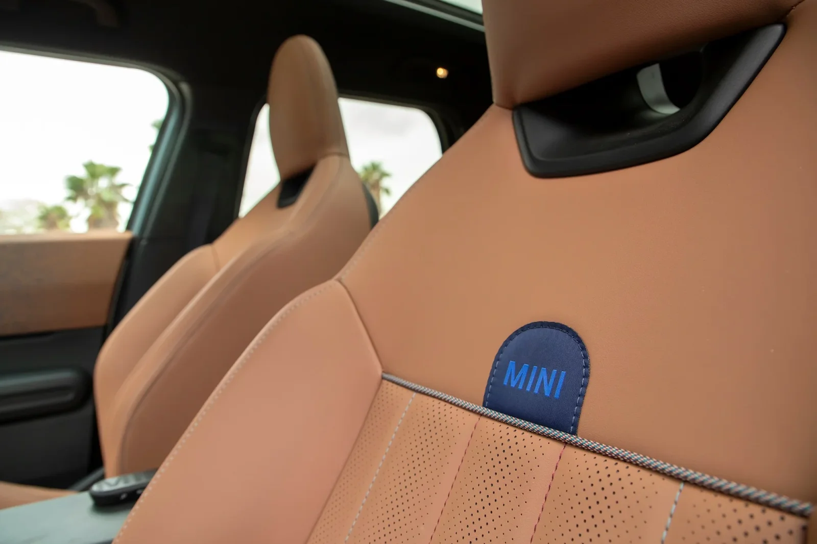 Miete Mini Countryman S Grau 2024 in der Dubai - 4 