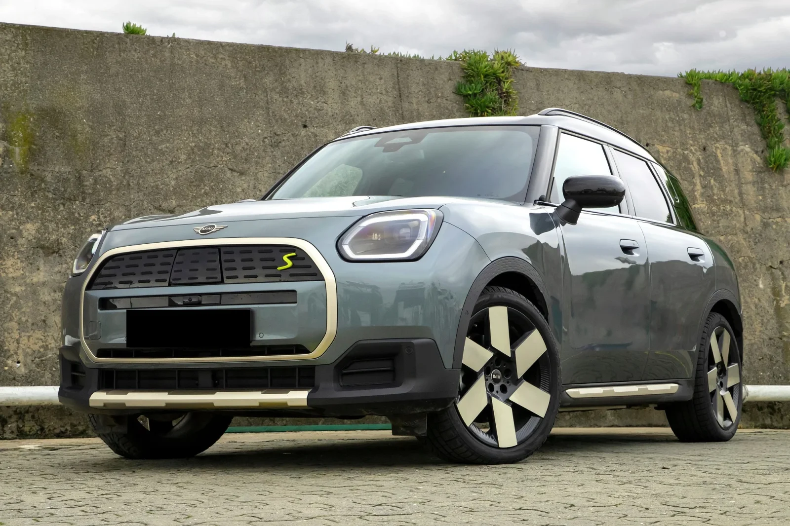 Miete Mini Countryman S Grau 2024 in der Dubai - 2 