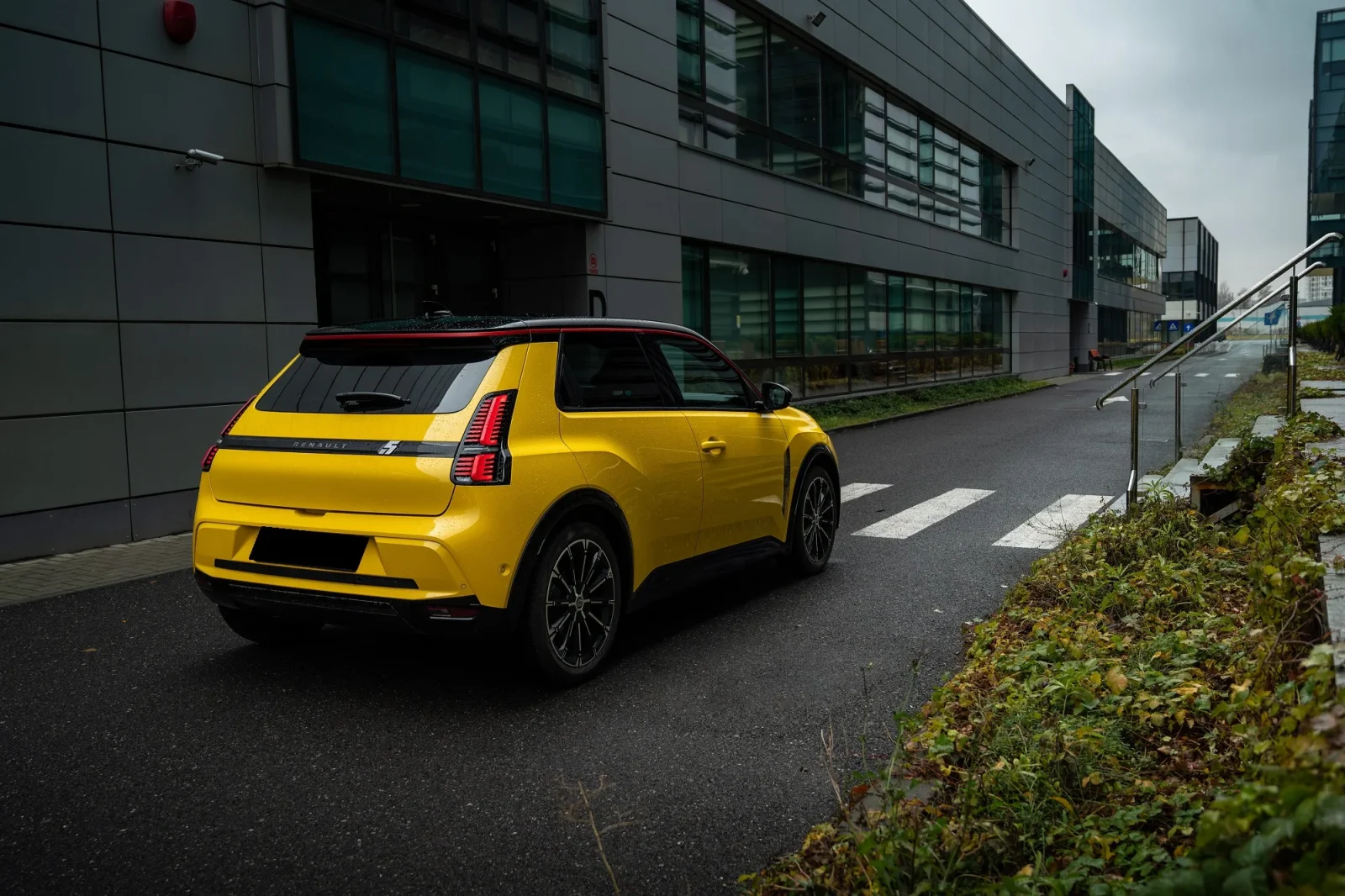 Miete Renault 5  Gelb 2025 in der Dubai - 3 