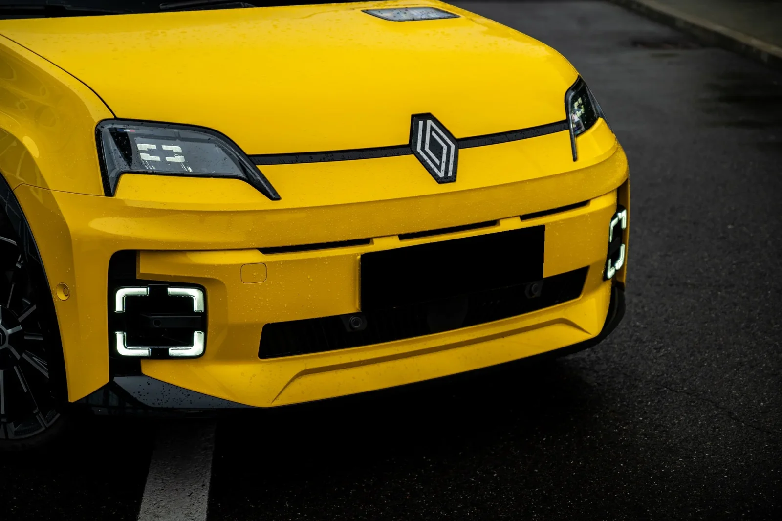 Miete Renault 5  Gelb 2025 in der Dubai - 6 