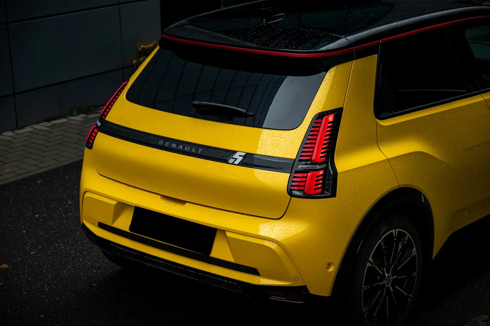 Miete Renault 5  Gelb 2025 in der Dubai - 5 