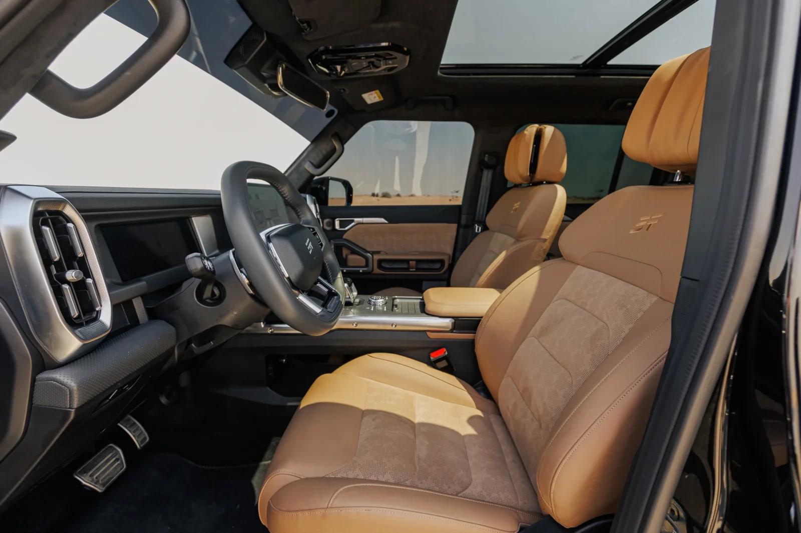 Miete Jetour T2  Schwarz 2024 in der Dubai - 11 