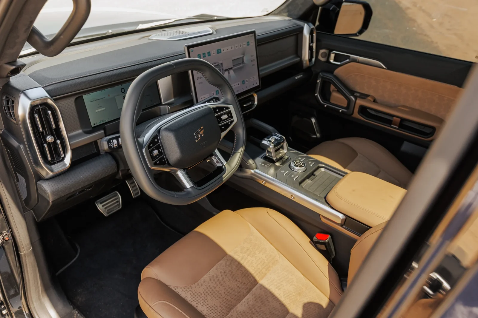 Miete Jetour T2  Schwarz 2024 in der Dubai - 14 