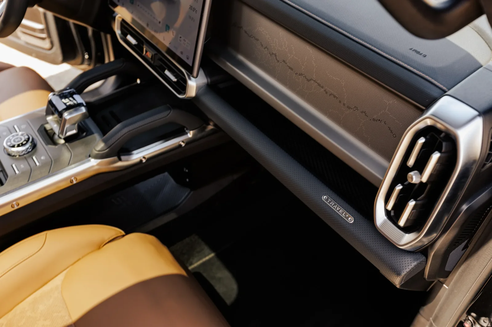 Miete Jetour T2  Schwarz 2024 in der Dubai - 13 