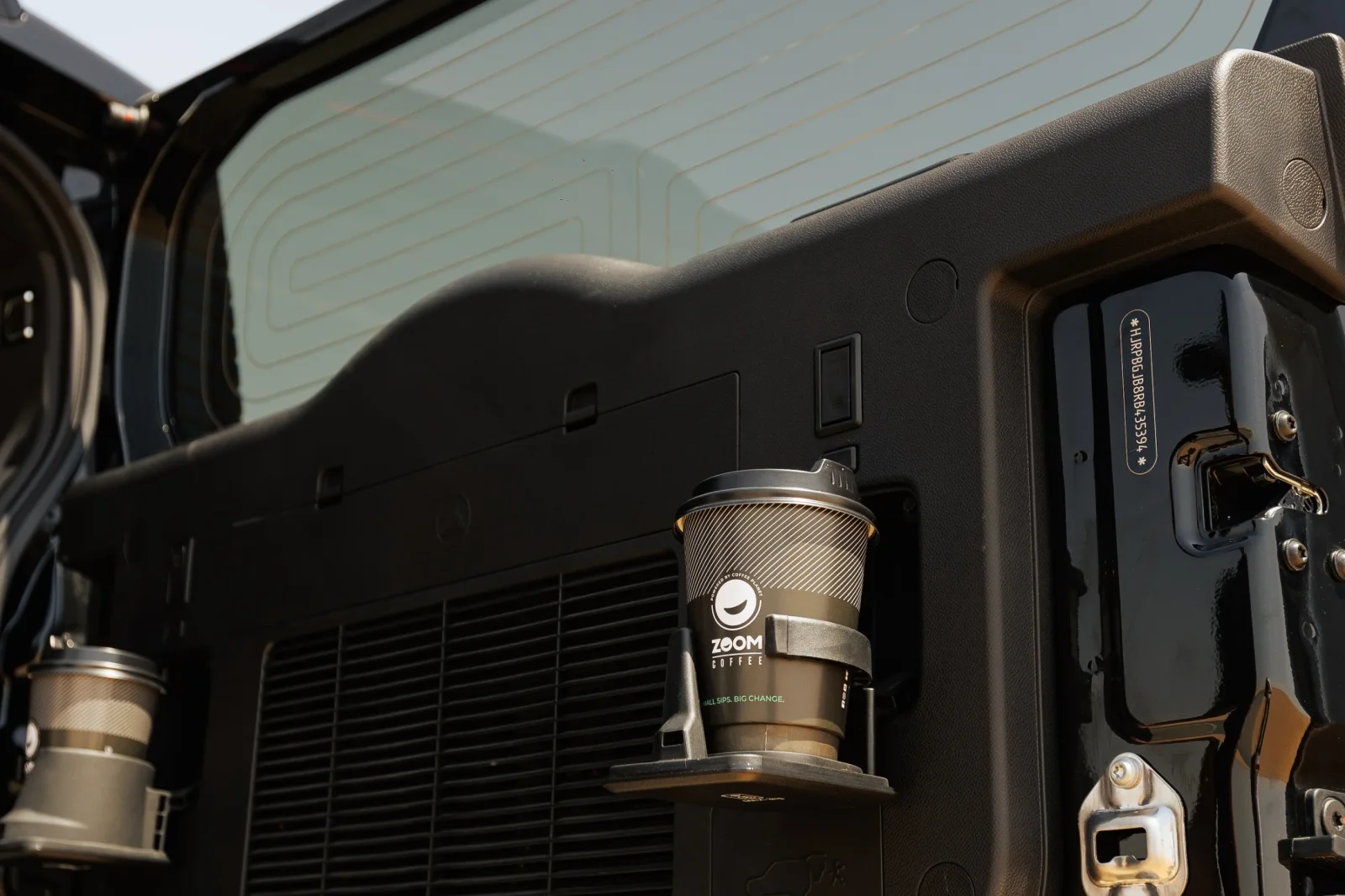 Miete Jetour T2  Schwarz 2024 in der Dubai - 17 