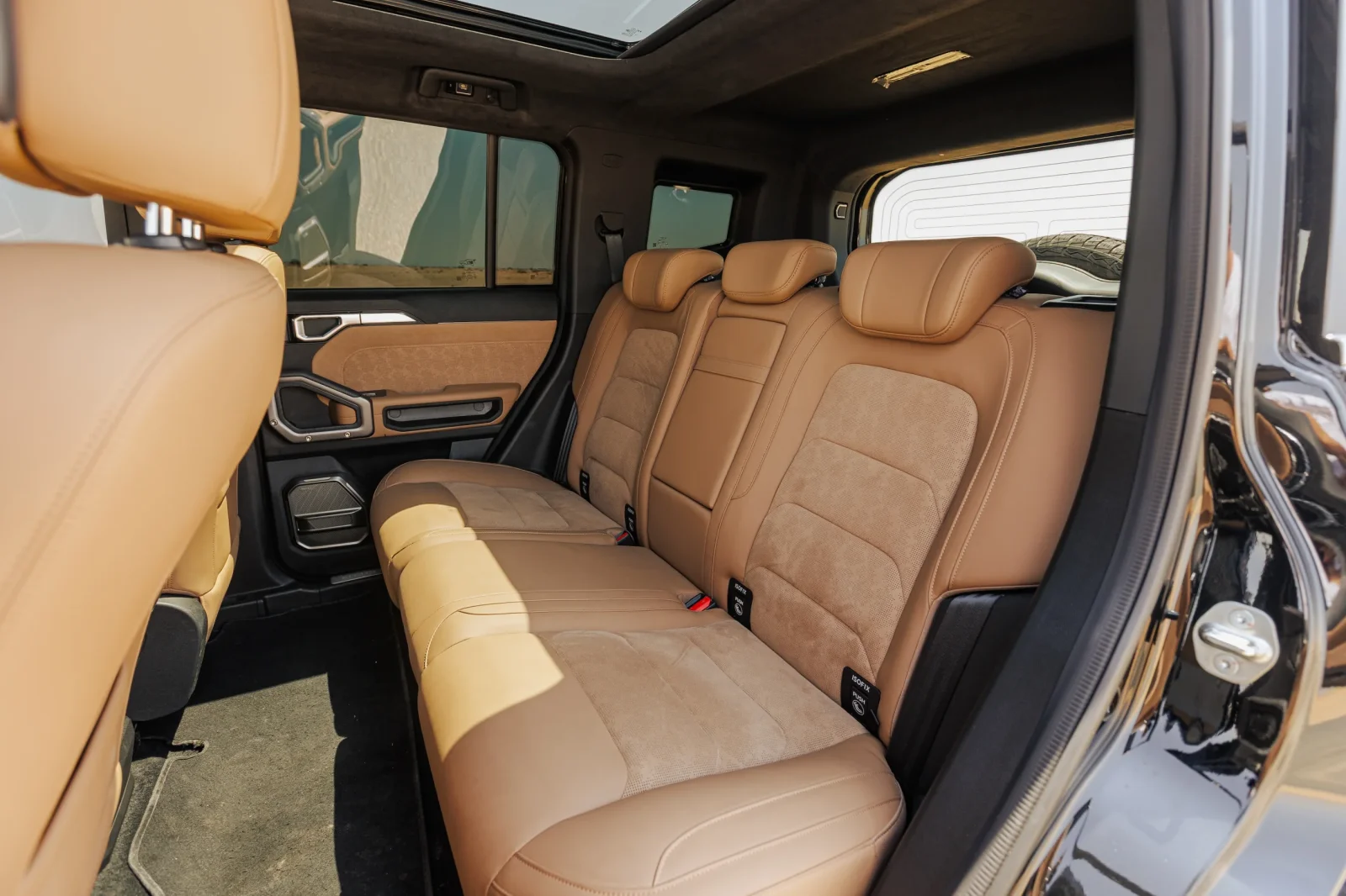 Miete Jetour T2  Schwarz 2024 in der Dubai - 10 