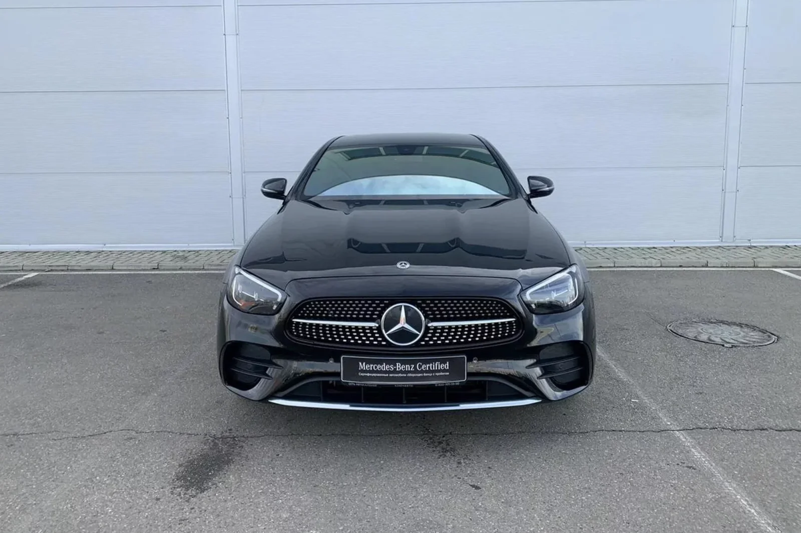 Huren Mercedes-Benz E-Class  Zwart 2022 in Dubai - 4 