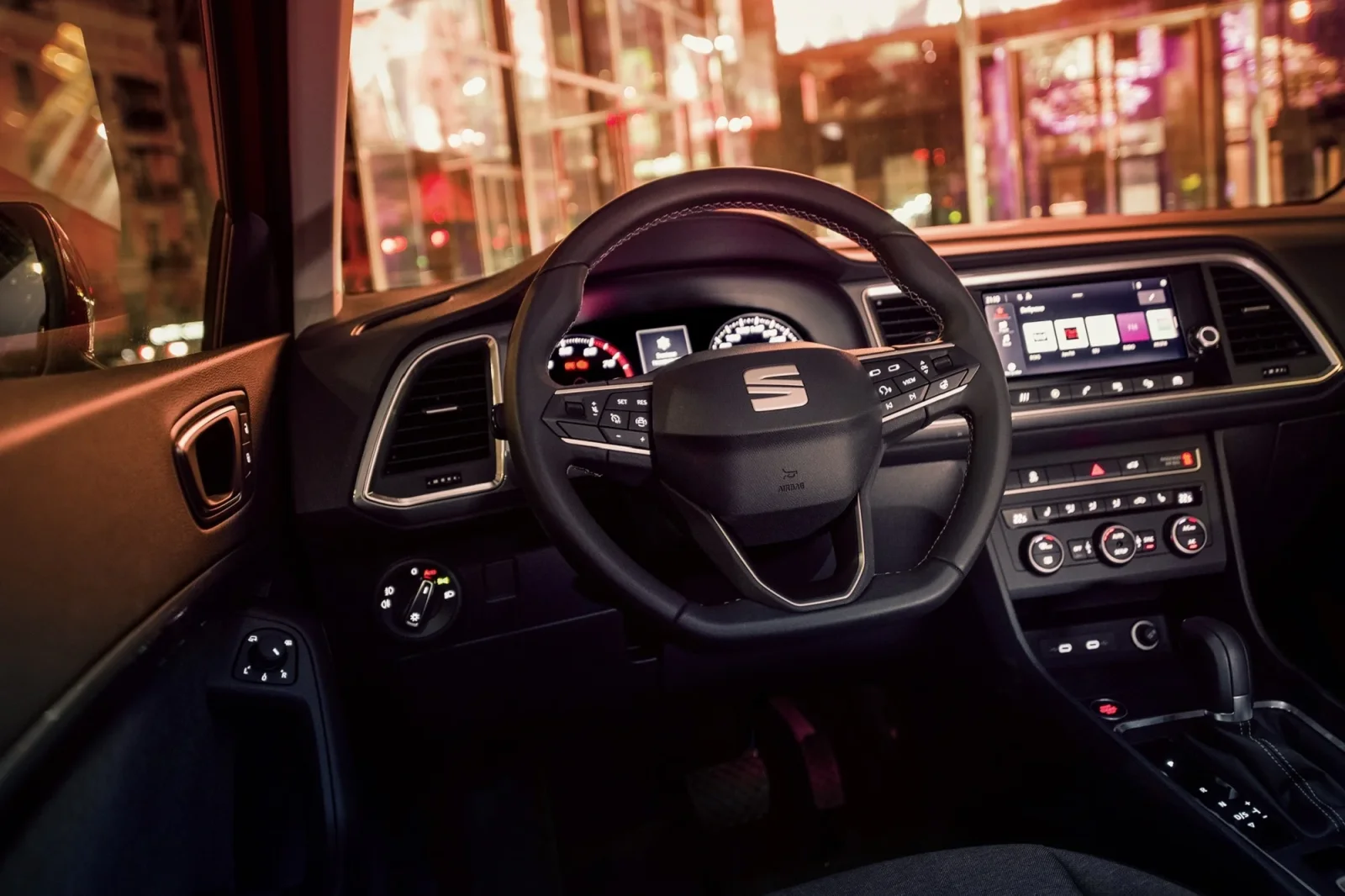 Аренда SEAT Ateca  Красный 2021 в Дубае - 3 