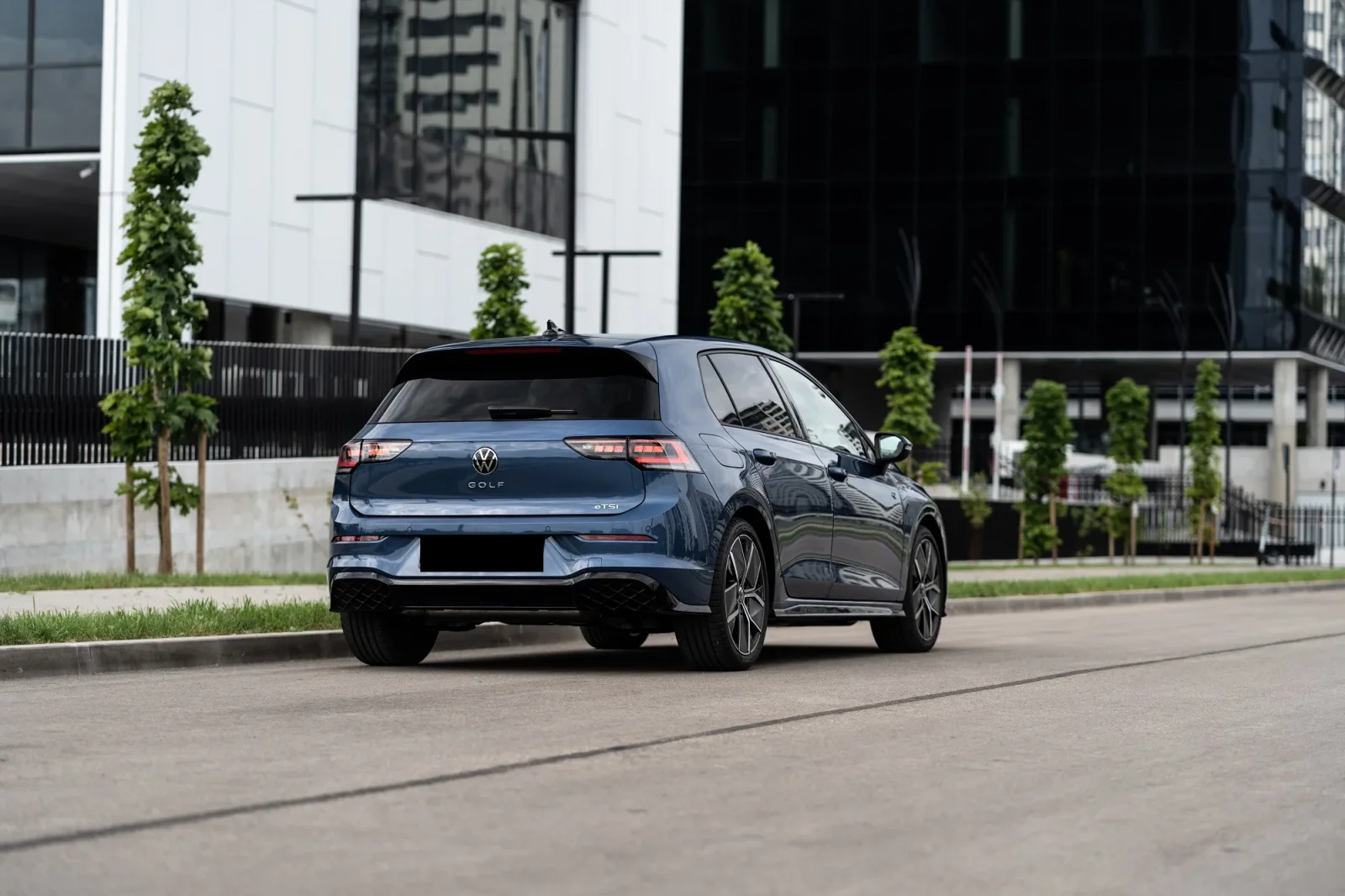 Аренда Volkswagen Golf Mk8 Синий 2024 в Дубае - 3 