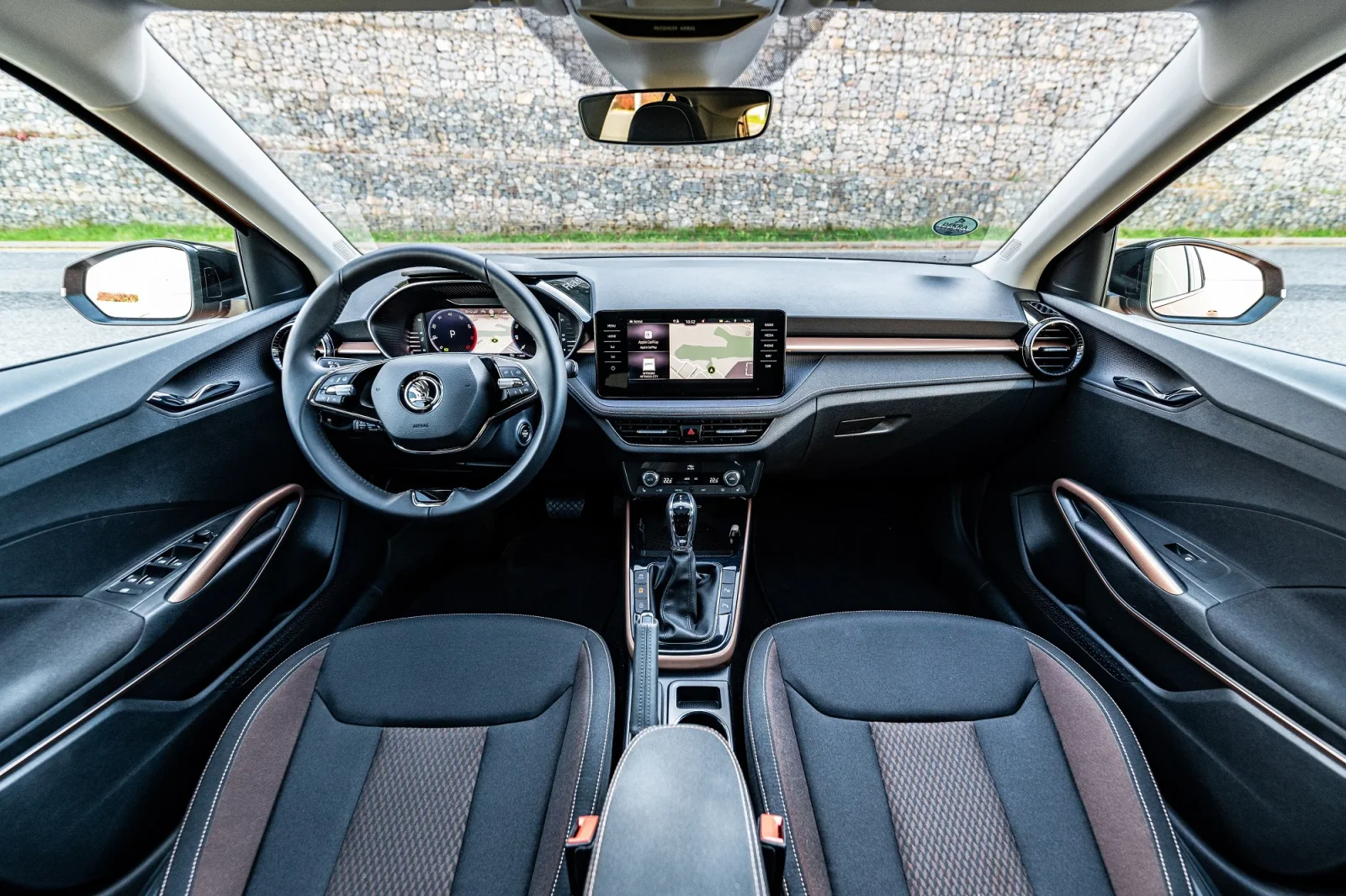 Huren Skoda Fabia  Geel 2022 in Dubai - 3 