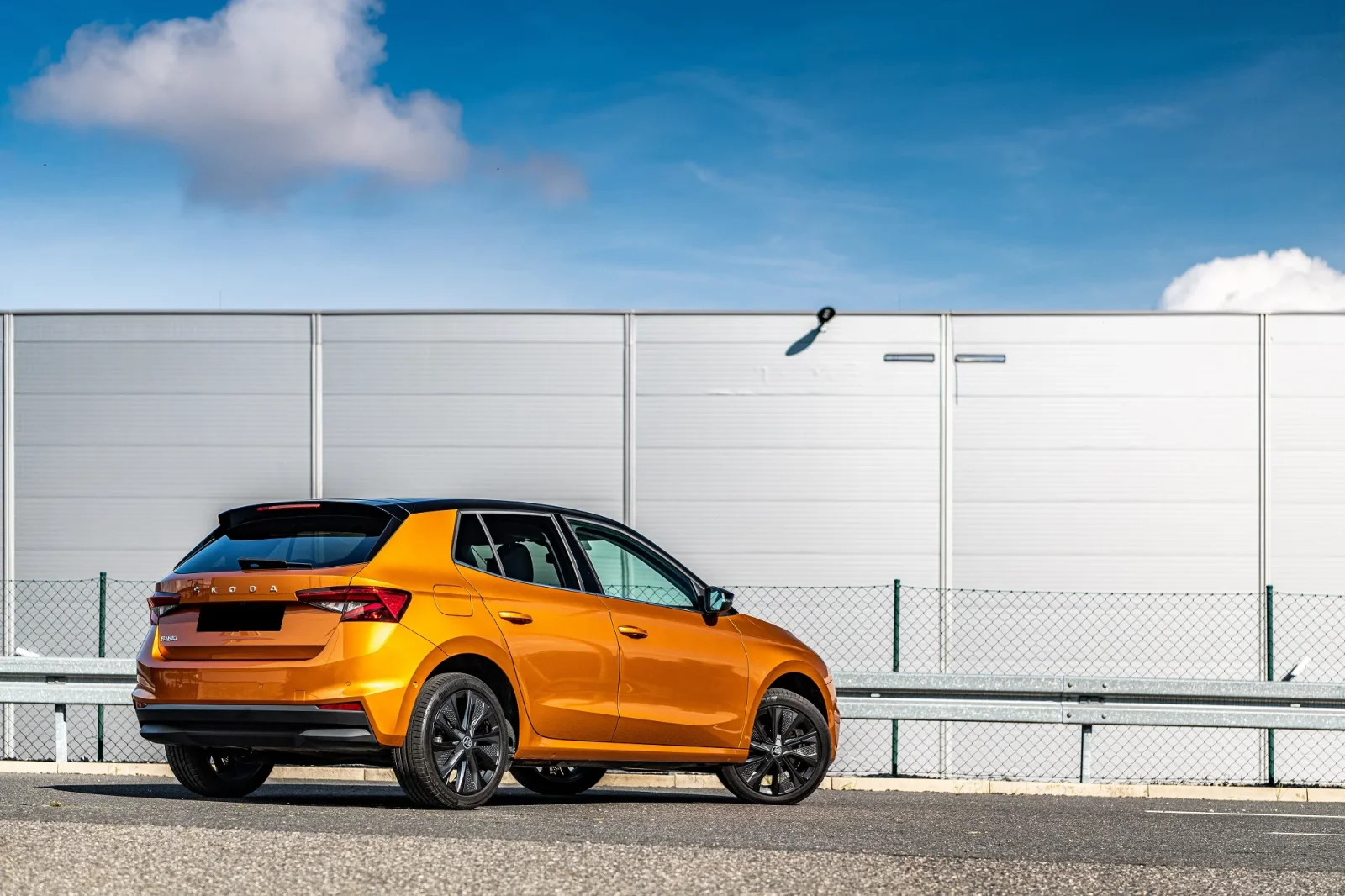 Huren Skoda Fabia  Geel 2022 in Dubai - 6 