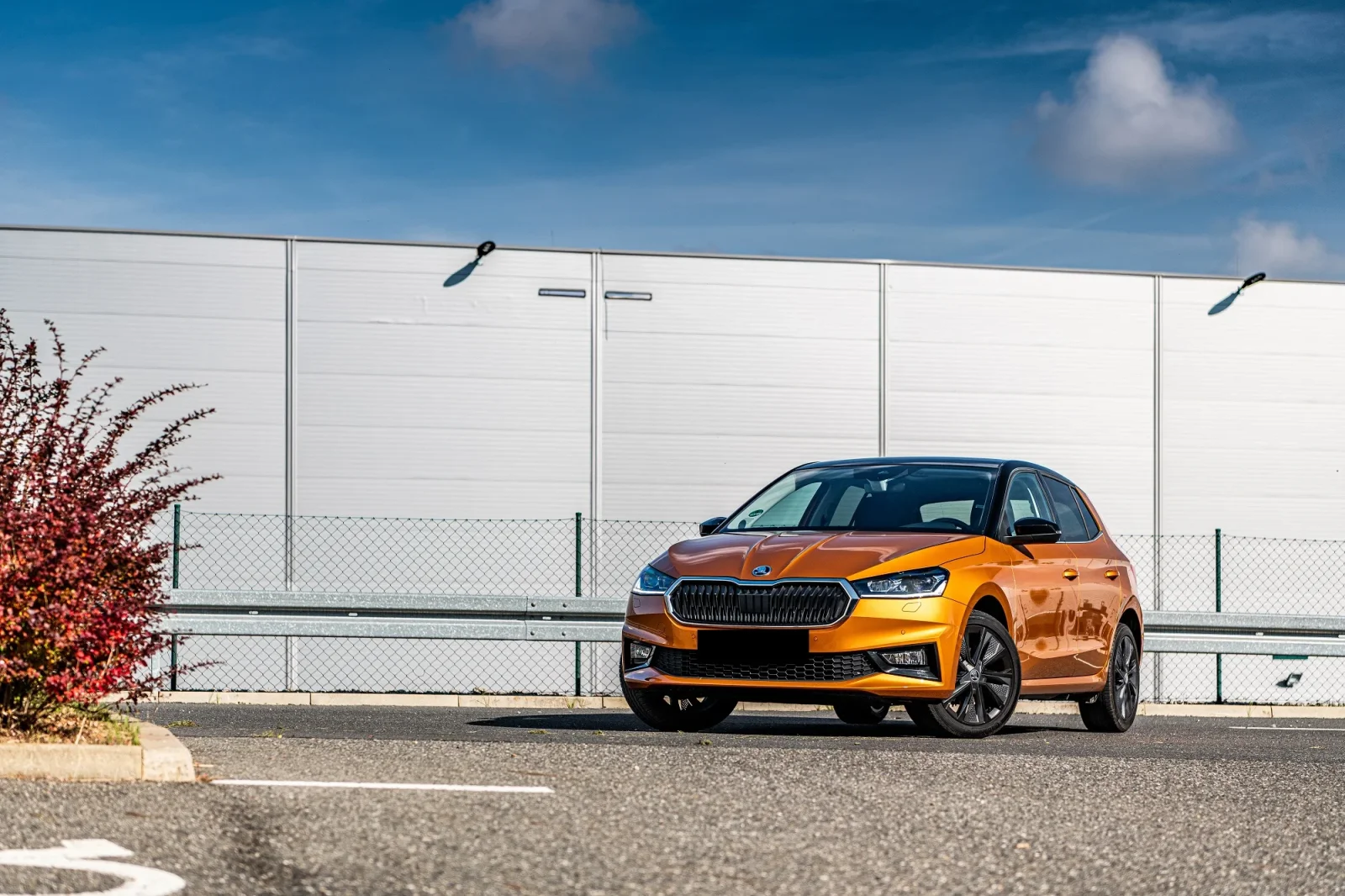 Huren Skoda Fabia  Geel 2022 in Dubai - 4 