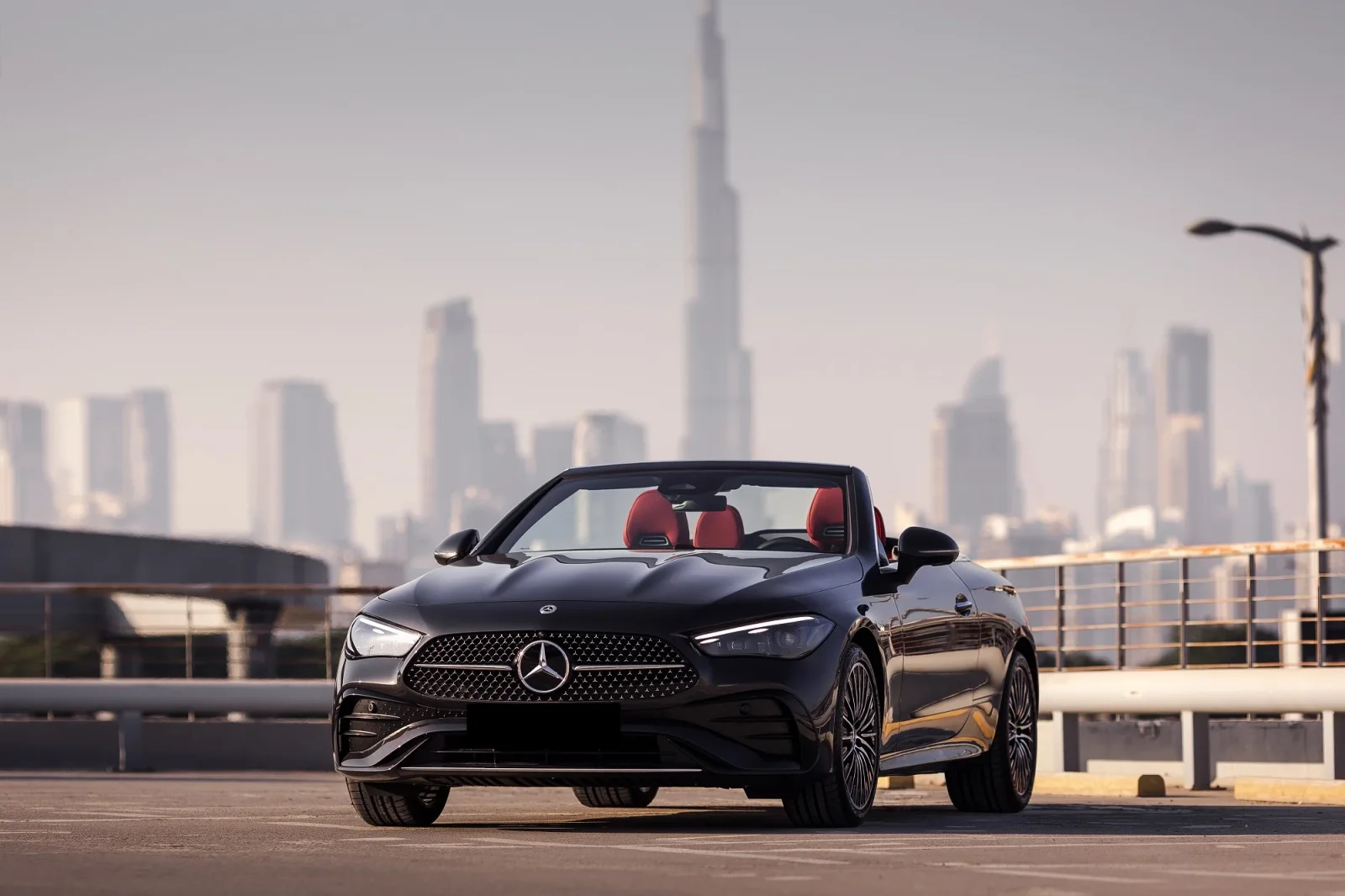 Huren Mercedes-Benz CLE-Class 200 Zwart 2024 in Dubai - 2 