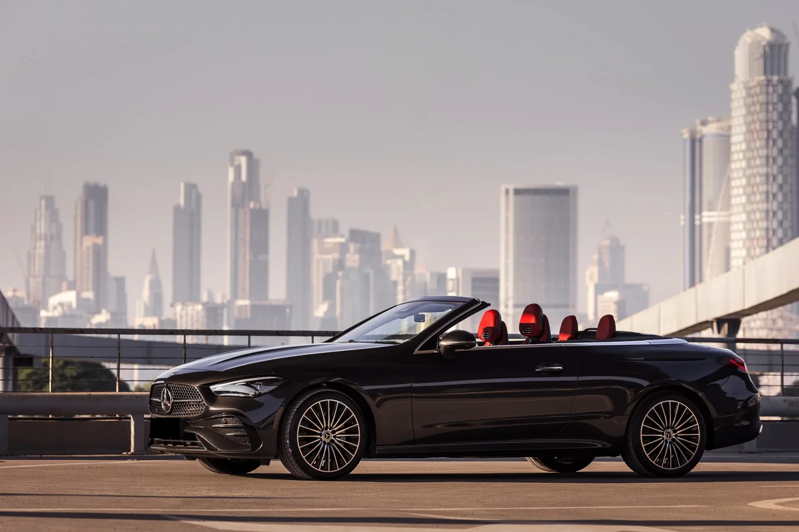 Huren Mercedes-Benz CLE-Class 200 Zwart 2024 in Dubai - 8 