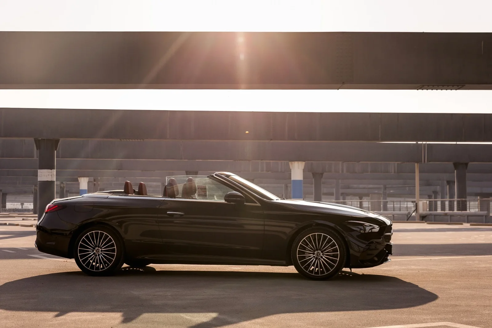 Huren Mercedes-Benz CLE-Class 200 Zwart 2024 in Dubai - 3 