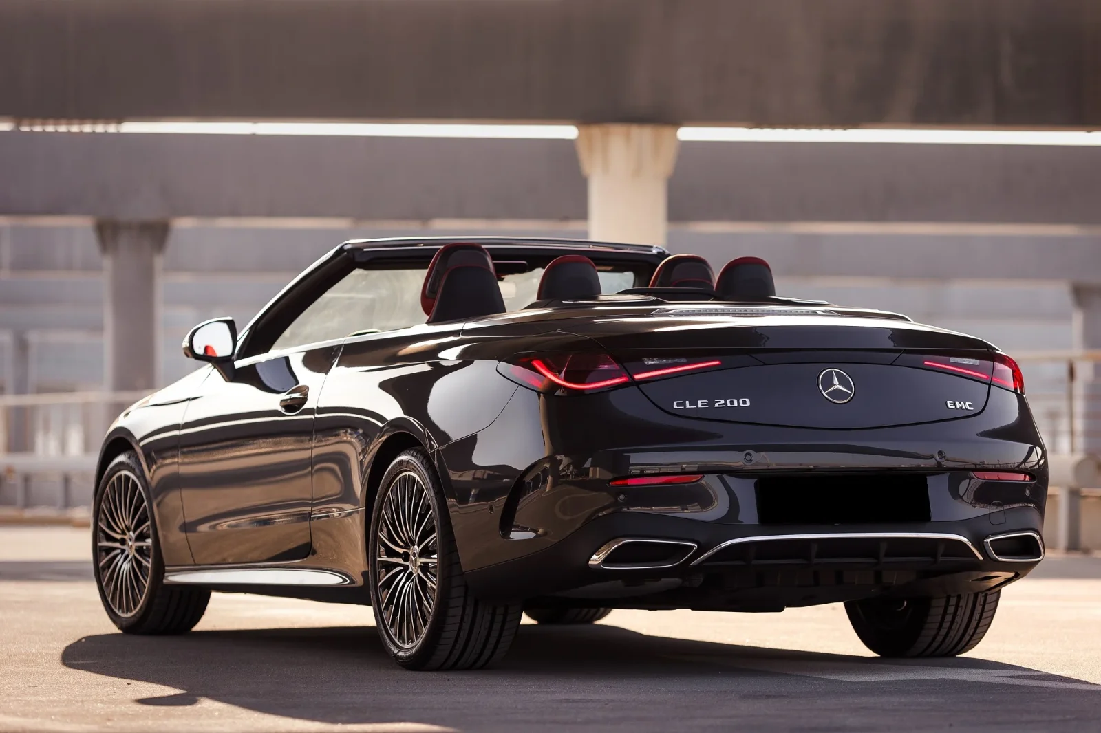 Huren Mercedes-Benz CLE-Class 200 Zwart 2024 in Dubai - 4 