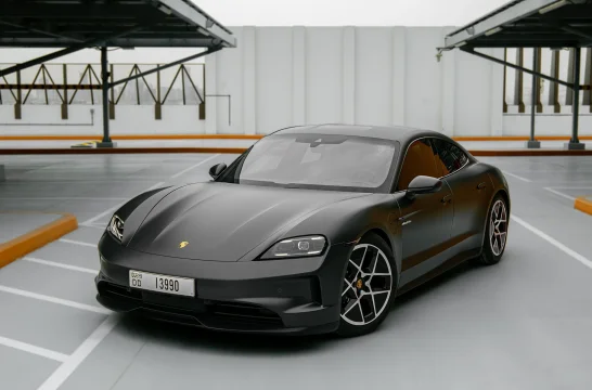 Porsche Taycan Gris 2025