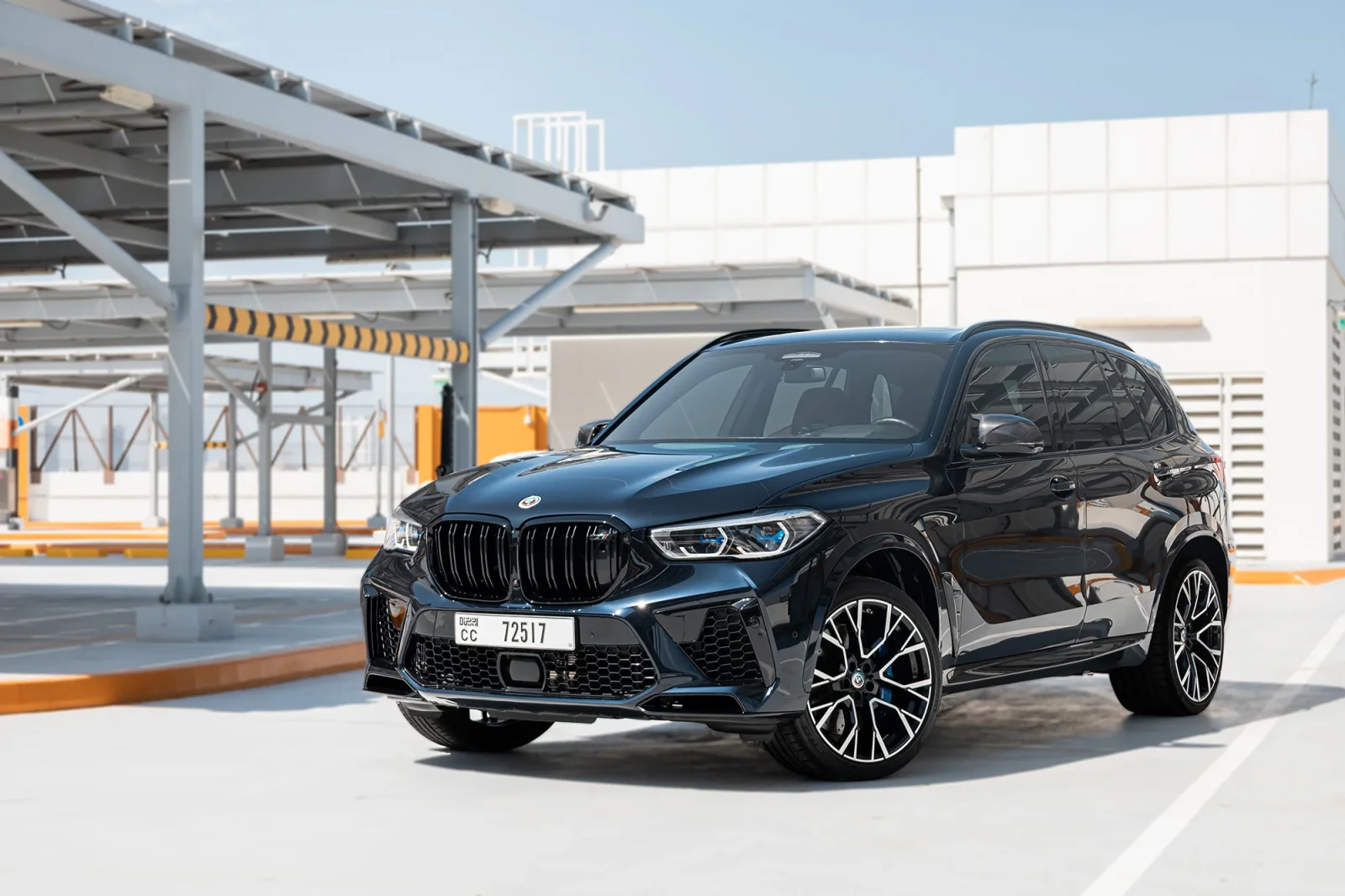 Miete BMW X5 M Competition Blau 2023 in der Dubai