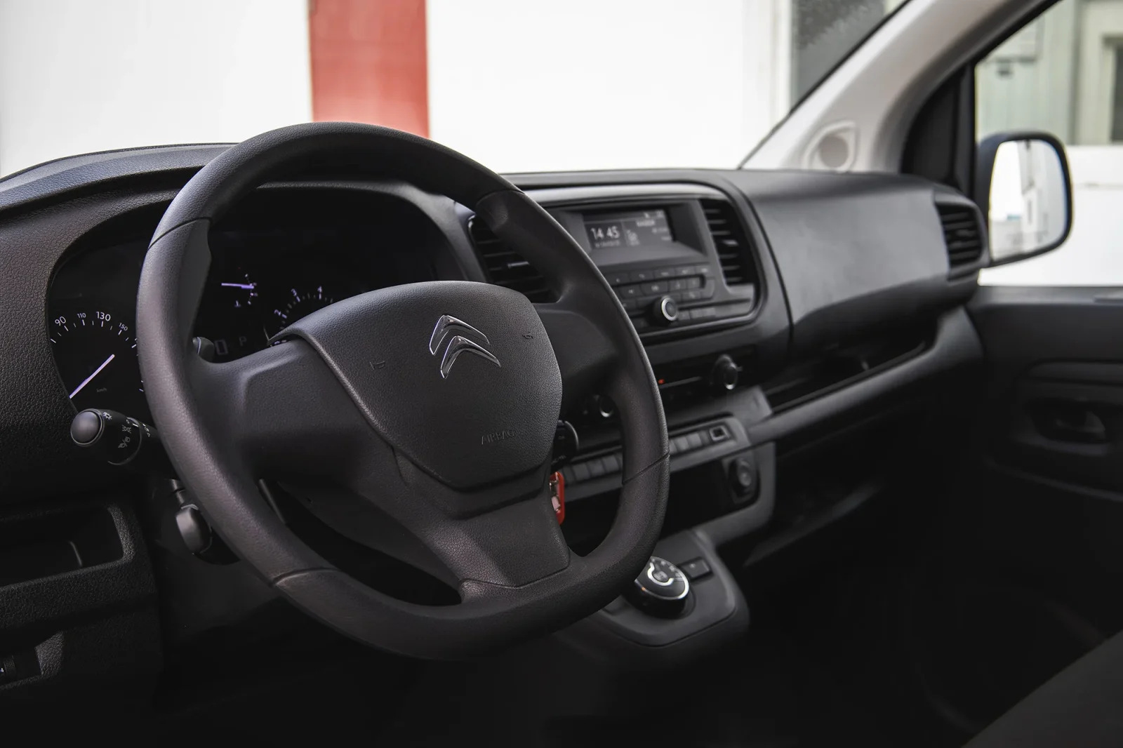 Loyer Citroen Jumpy  Blanc 2024 en Dubai - 3 