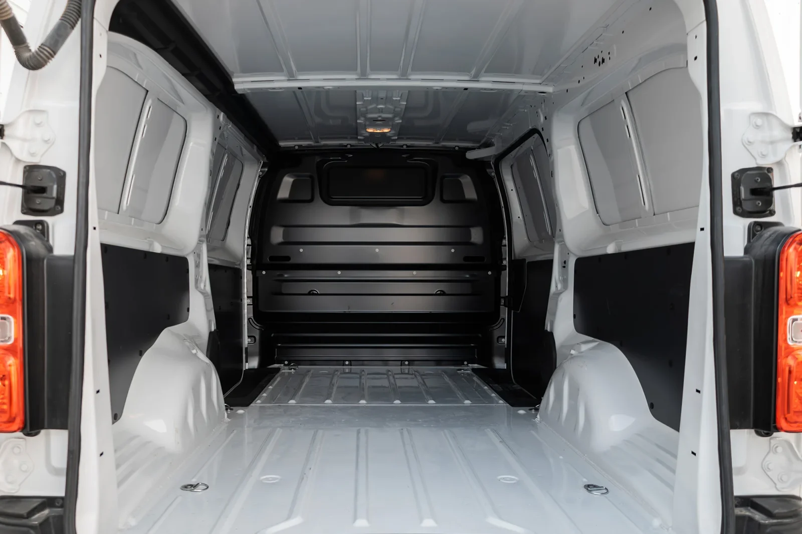 Loyer Citroen Jumpy  Blanc 2024 en Dubai - 5 