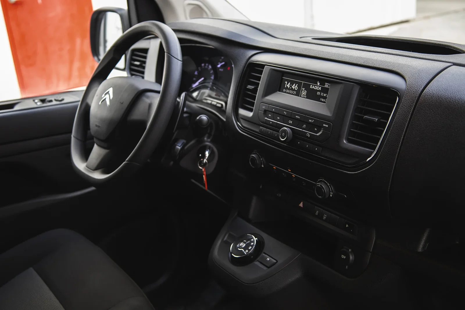 Loyer Citroen Jumpy  Blanc 2024 en Dubai - 2 