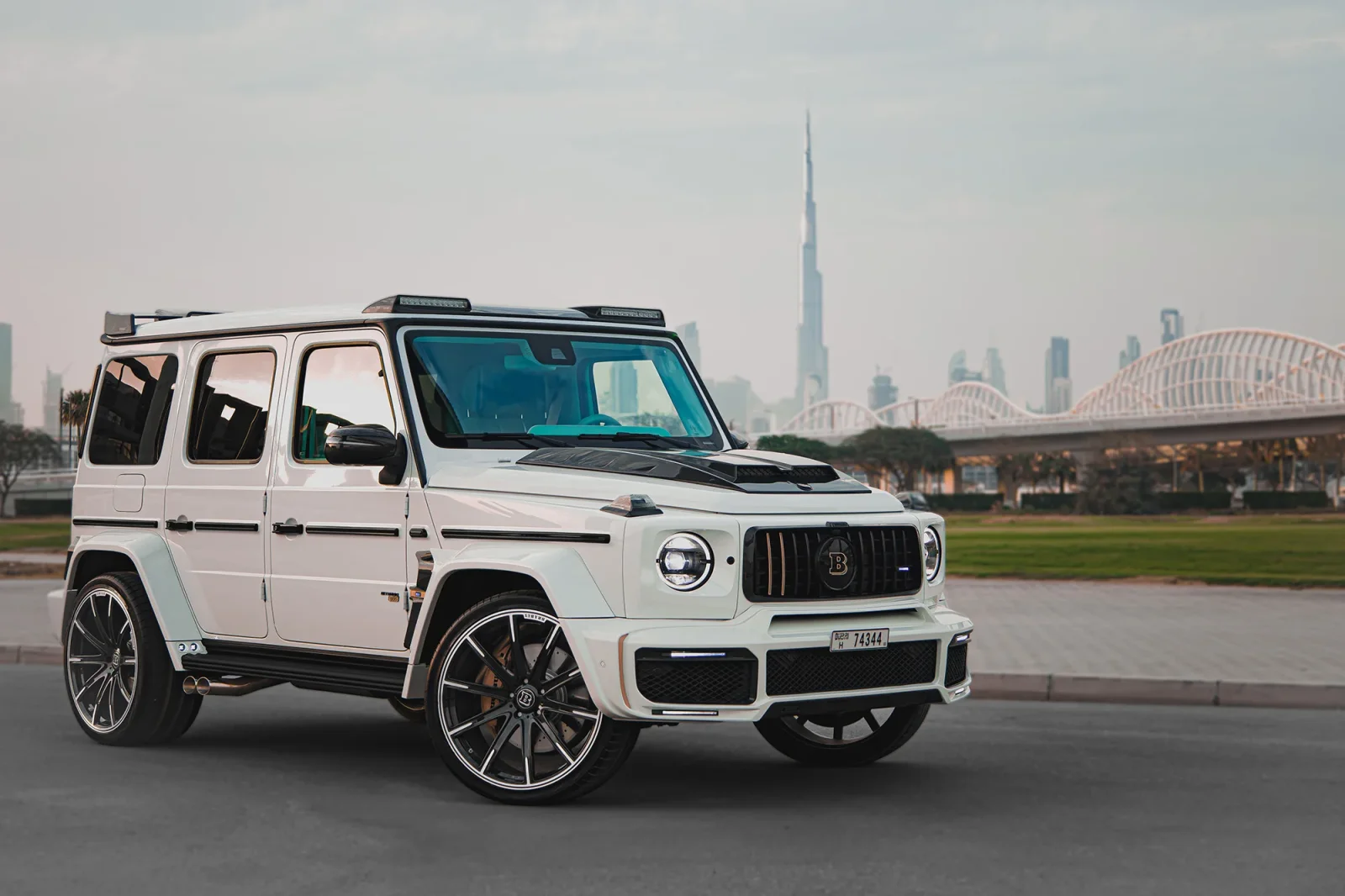 Loyer Mercedes-Benz G-Class Brabus 800 Carbon Kit Blanc 2023 en Dubai