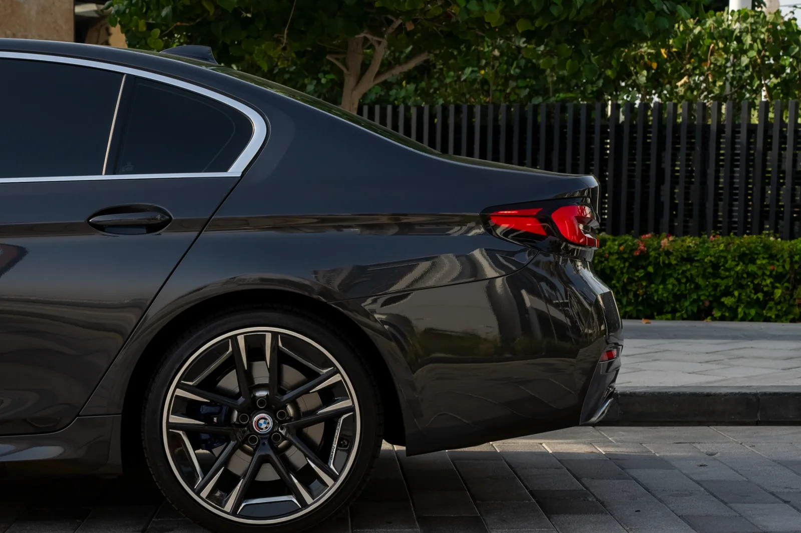 Kiralık BMW 5-Series 520 Siyah 2022 içinde Dubai - 9 