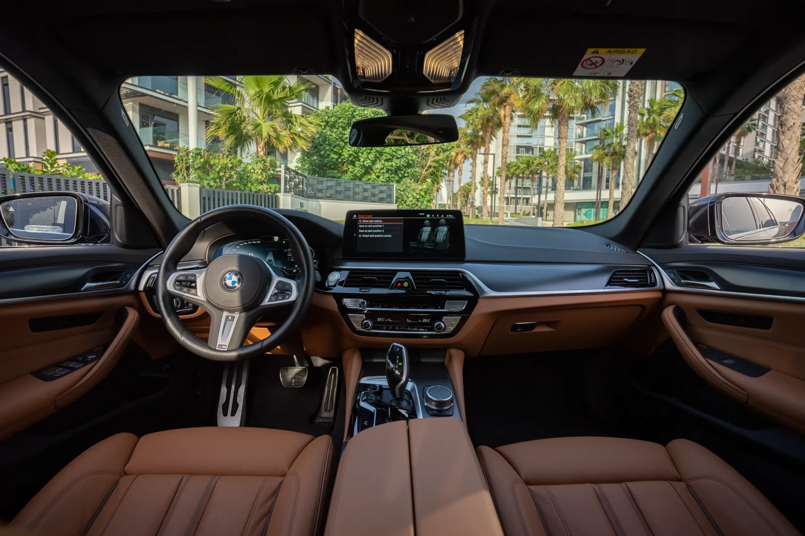 Kiralık BMW 5-Series 520 Siyah 2022 içinde Dubai - 3 