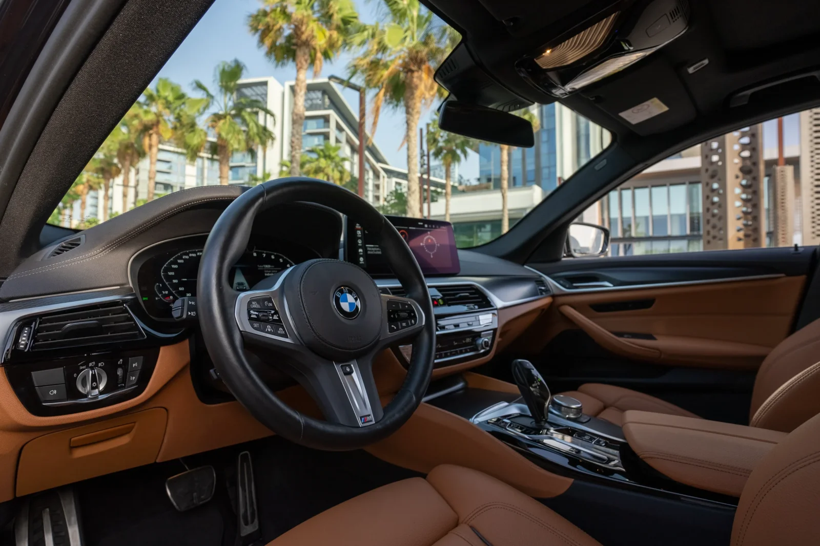 Kiralık BMW 5-Series 520 Siyah 2022 içinde Dubai - 5 