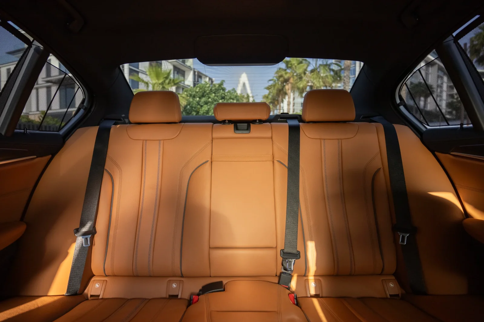 Kiralık BMW 5-Series 520 Siyah 2022 içinde Dubai - 6 