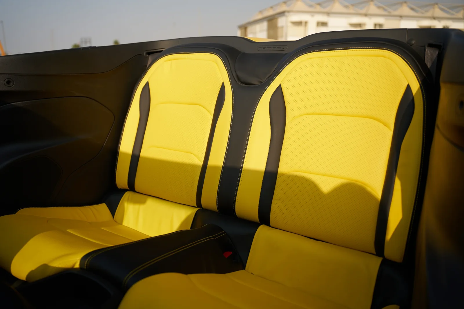 Kiralık Chevrolet Camaro  Sarı 2023 içinde Dubai - 4 