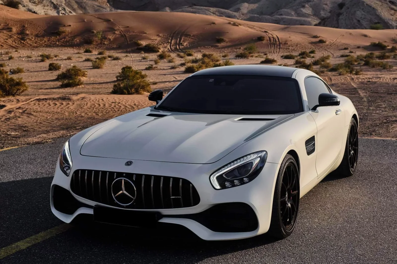 Kiralık Mercedes-Benz AMG GT S Beyaz 2021 içinde Dubai