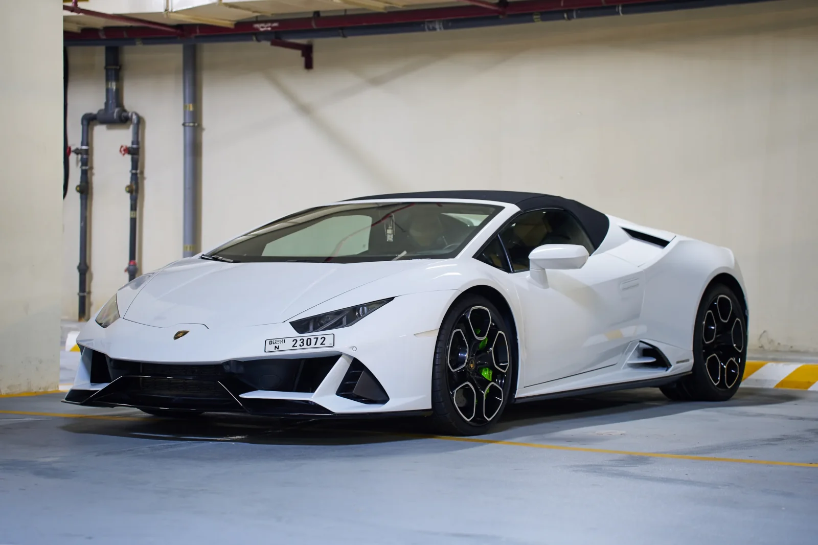 Miete Lamborghini Huracan EVO Spider Weiß 2022 in der Dubai