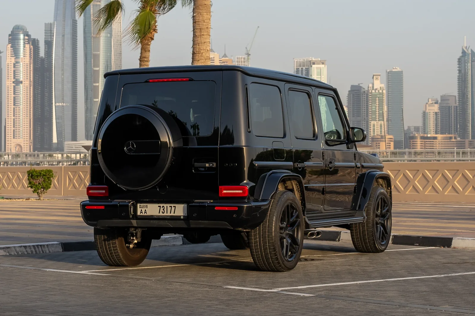 Huren Mercedes-Benz G-Class 63 AMG Zwart 2021 in Dubai - 6 