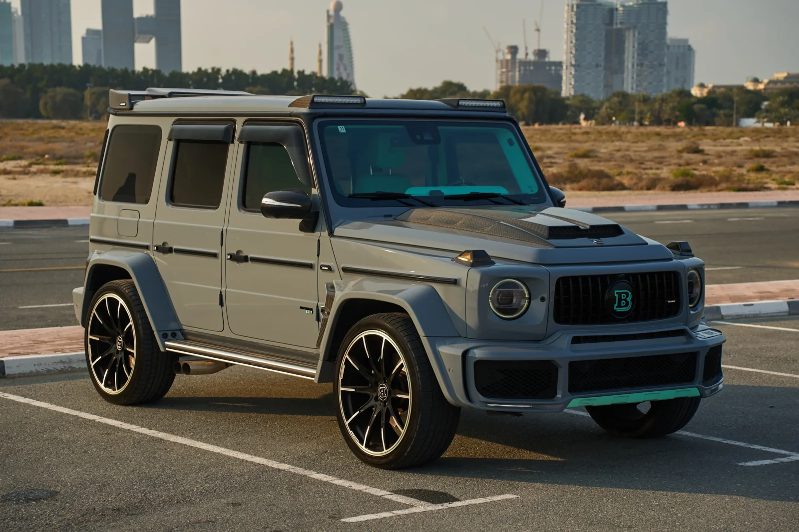 Miete Mercedes-Benz G-Class 800 Brabus Grau 2021 in der Dubai