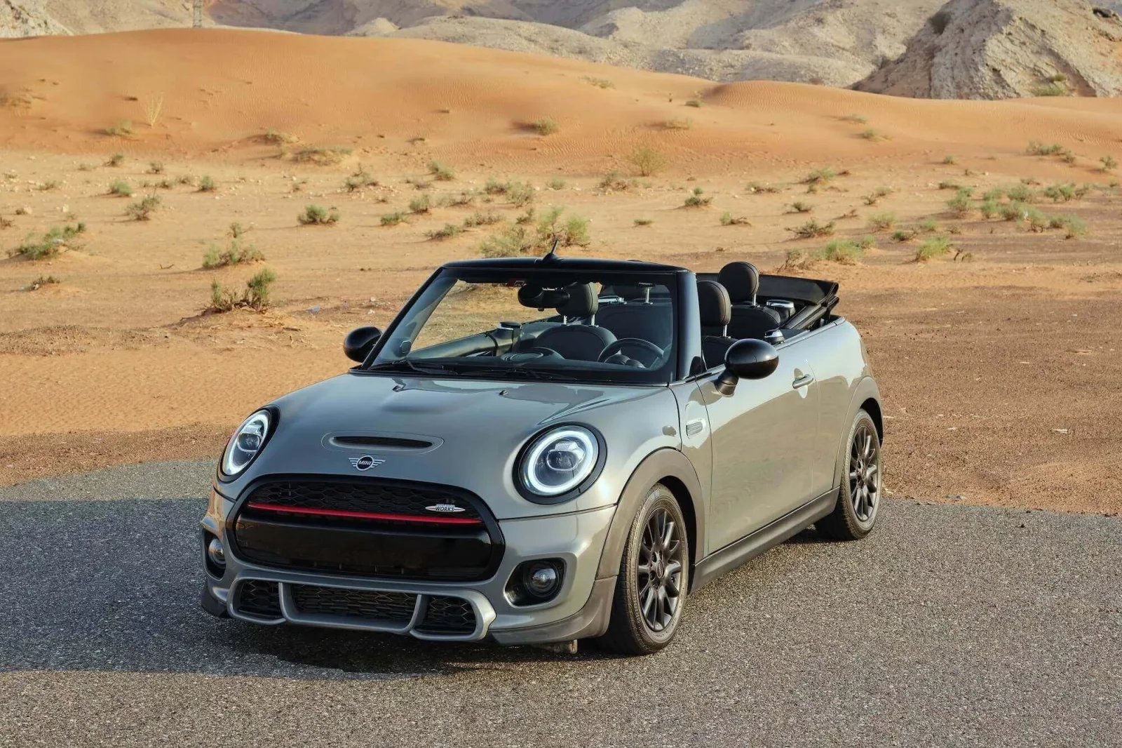 Miete Mini Cooper Cabrio Grau 2021 in der Dubai