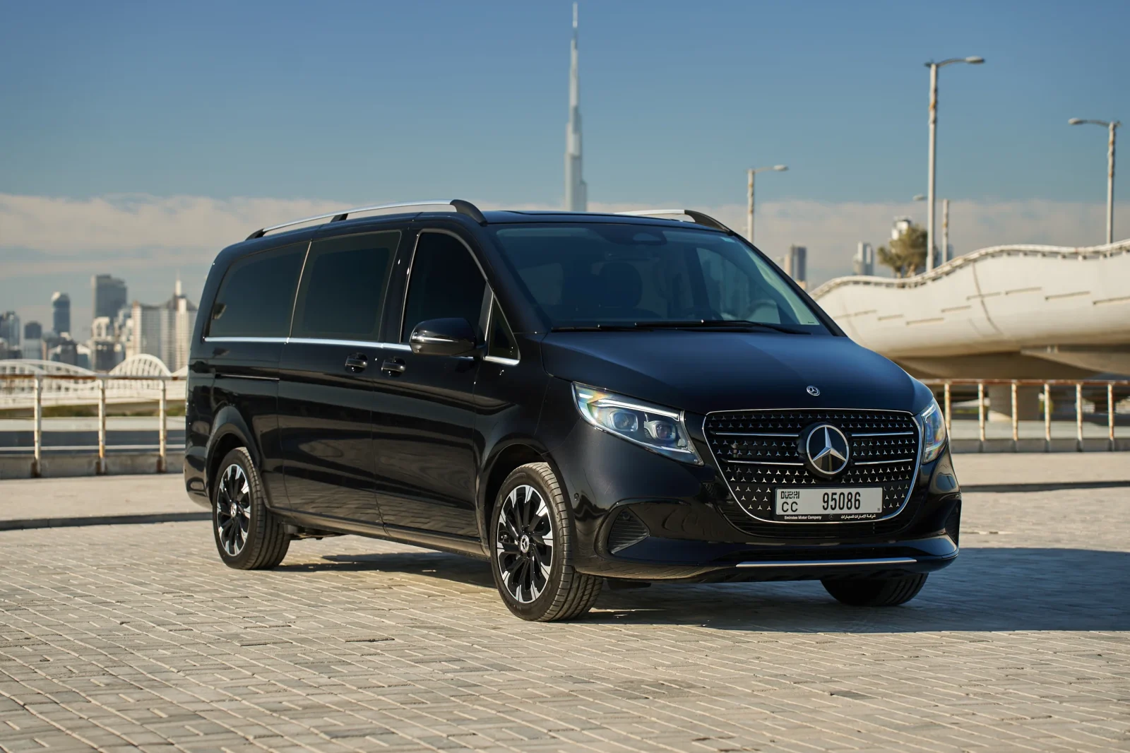 Affitto Mercedes-Benz V-Class 300 Nero 2023 in Dubai