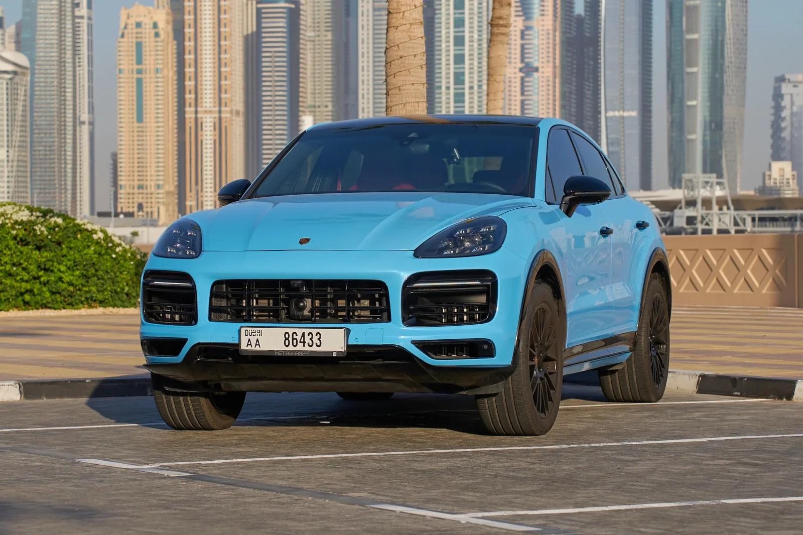 Miete Porsche Cayenne S Himmelblau 2023 in der Dubai