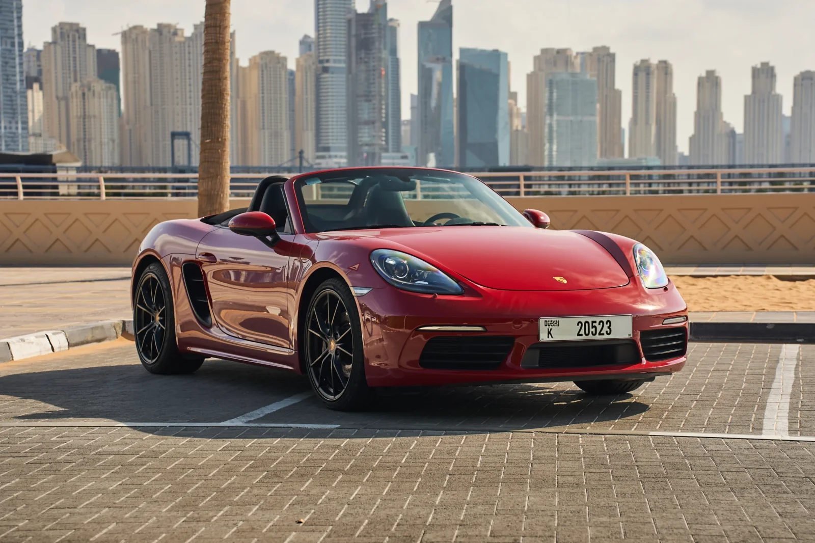 Loyer Porsche Boxster  Rouge 2022 en Dubai