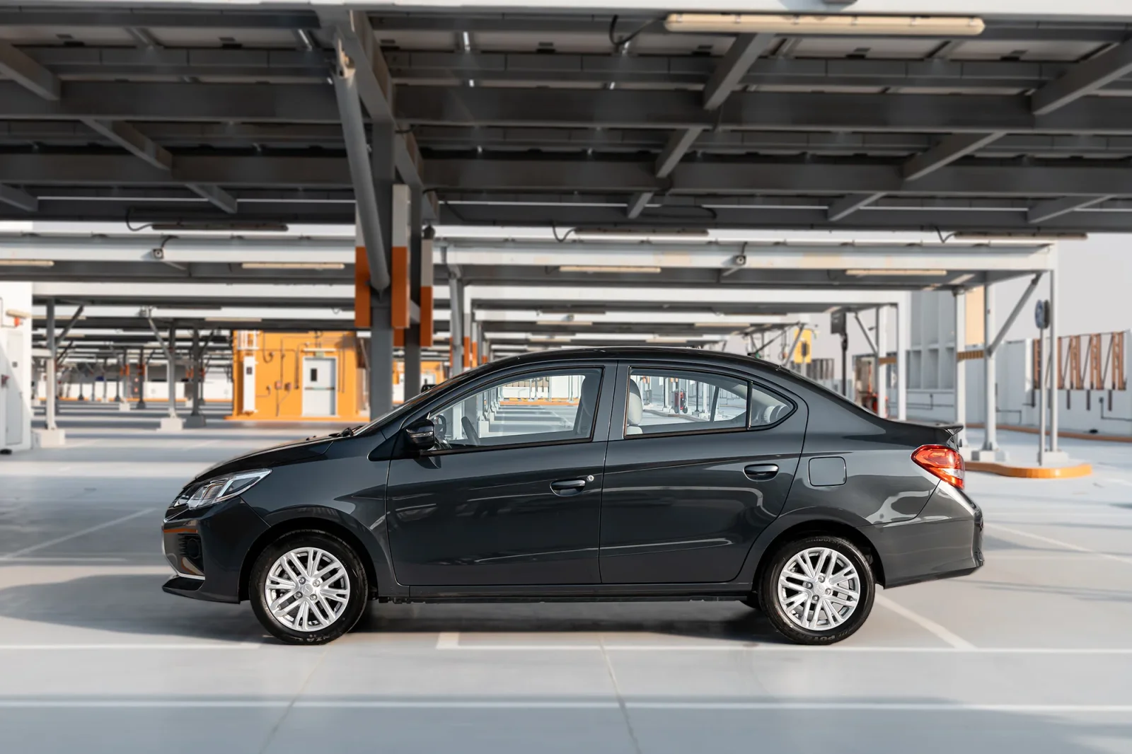 Miete Mitsubishi Attrage  Grau 2025 in der Dubai - 7 