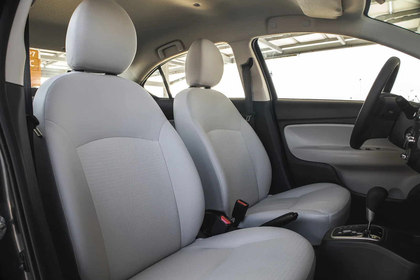 Miete Mitsubishi Attrage  Grau 2025 in der Dubai - 5 