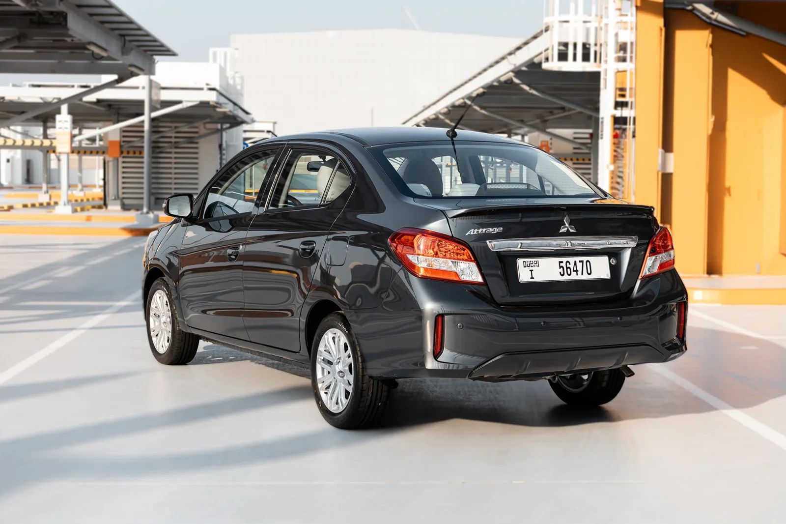 Miete Mitsubishi Attrage  Grau 2025 in der Dubai - 8 