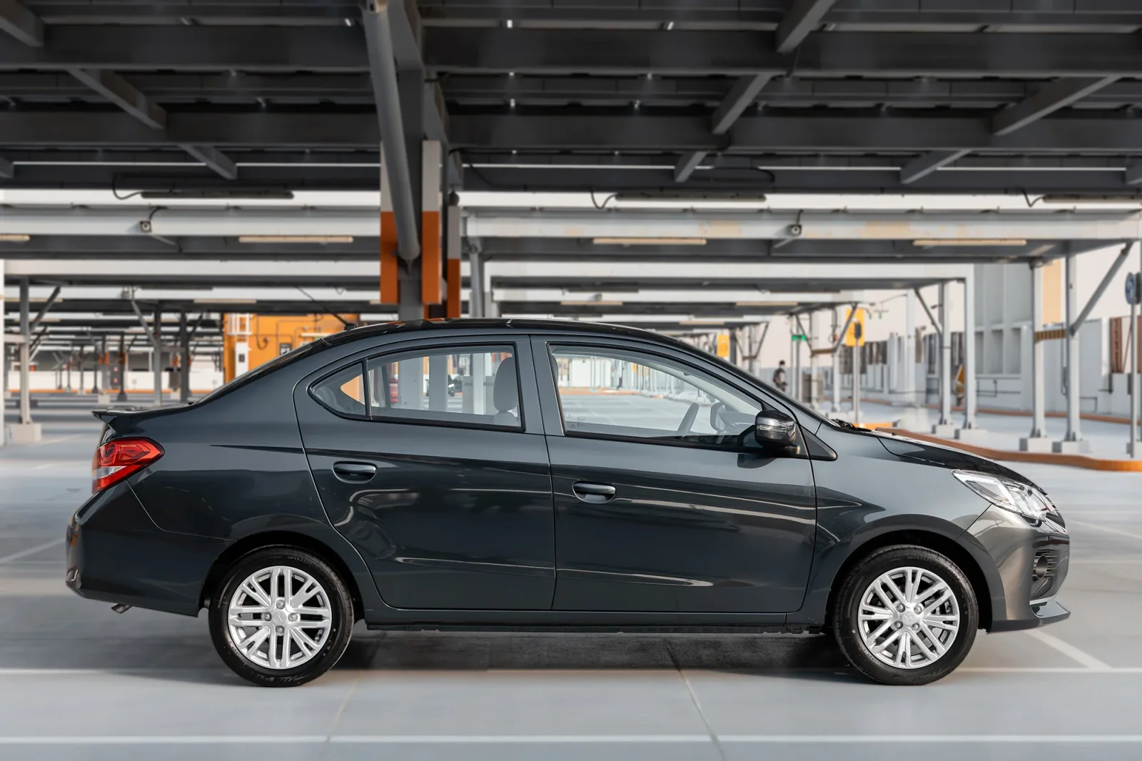 Miete Mitsubishi Attrage  Grau 2025 in der Dubai - 6 