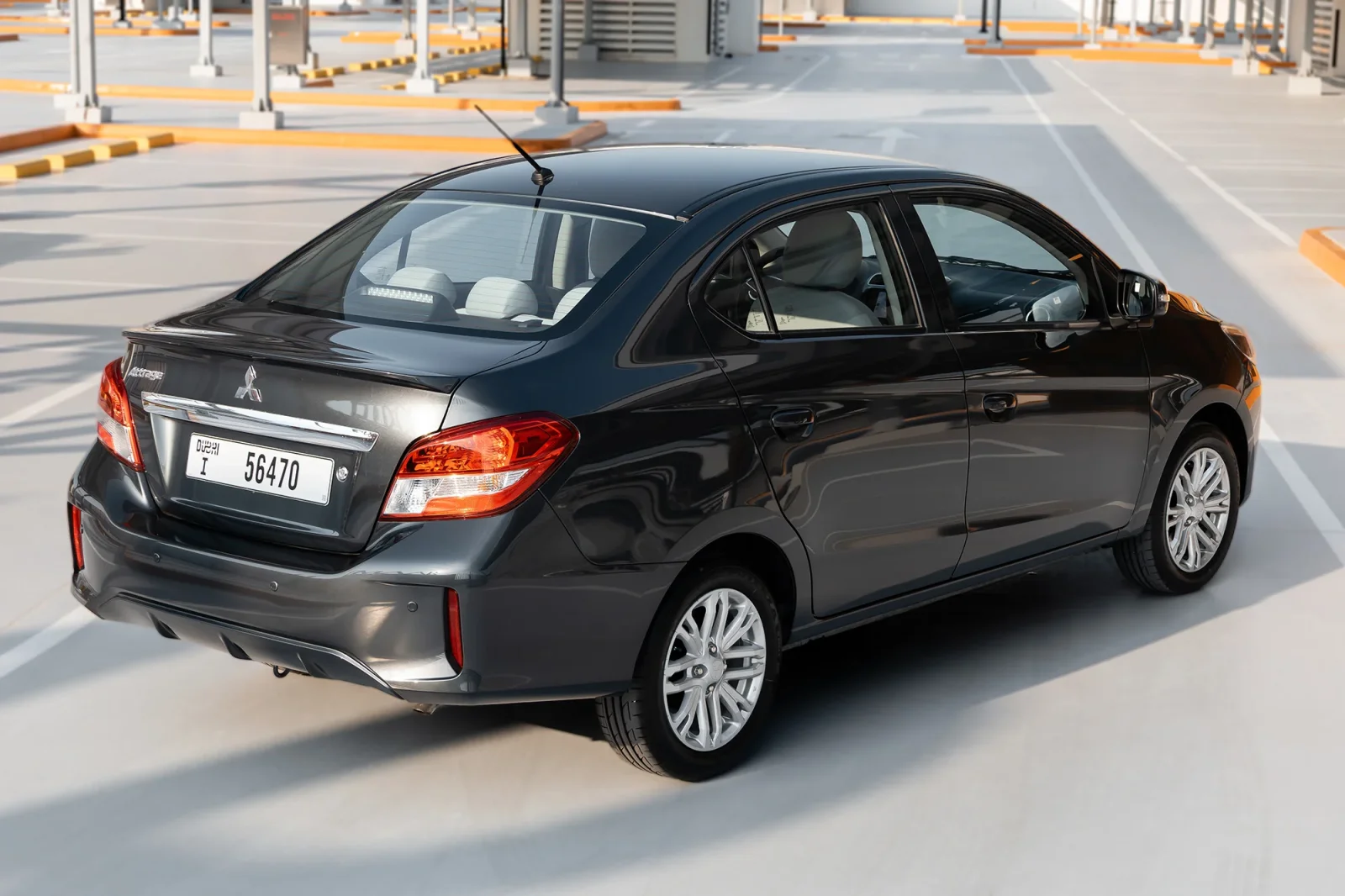 Miete Mitsubishi Attrage  Grau 2025 in der Dubai - 9 